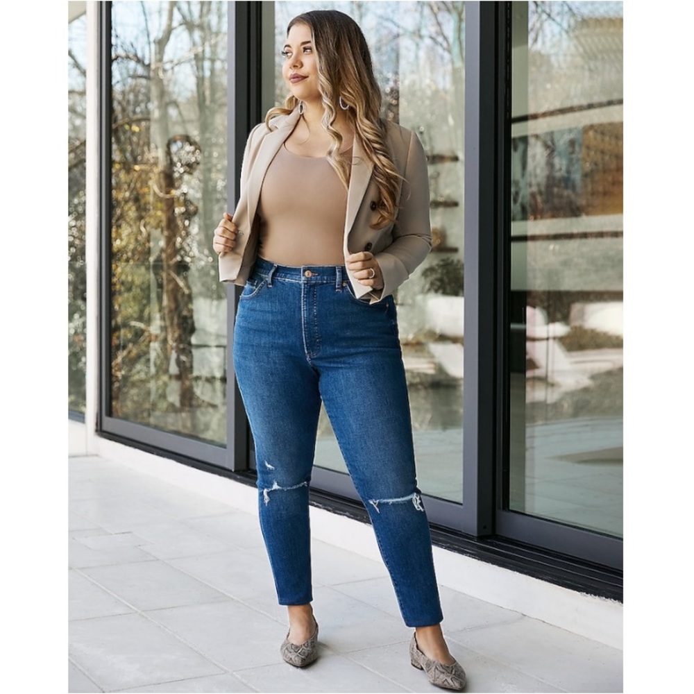 💙Express high rise SuperSoft knee rip skinny jeans in bright mid blue